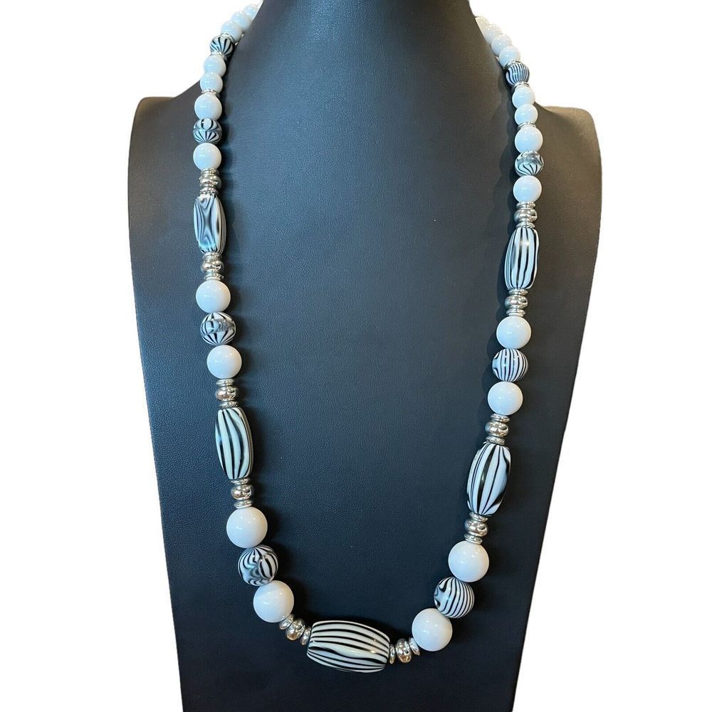 Vintage Mod Retro Black & White Stripe Acrylic Beaded Necklace 60’s Silver Tone